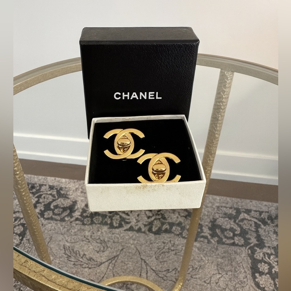 CHANEL large size CC turnlock earrings
